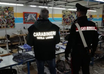 Grumo Nevano, 9 lavoratori “in nero” sui 12 totali: sanzioni per 140.000 euro al titolare di un’azienda tessile