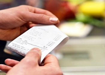 Parte la Lotteria degli scontrini: premi per chi acquista con carte di credito, bancomat e carte prepagate