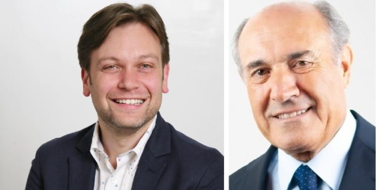 A destra il sindaco Michele Apicella, a sinistra il consigliere di minoranza Michele Ciocia