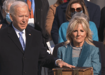 Usa, Biden e Harris giurano davanti al Campidoglio: “Oggi è il giorno della democrazia”