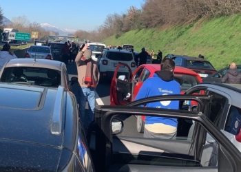 Caserta, ristoratori in protesta bloccano autostrada tra Capua e Caianello