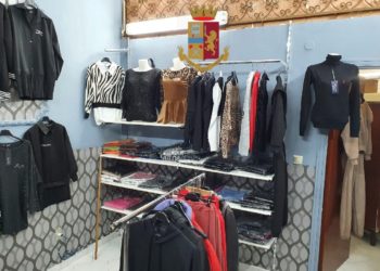 Napoli, boutique del falso sequestrata in via Calasanzio