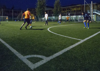 Napoli, carabinieri bloccano partita di calcio notturna: sanzioni per mancato rispetto delle norme anti-Covid