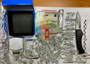 Torre del Greco, sorpreso con la droga in auto: arrestato 55enne