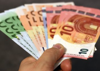 Piano di Sorrento, inganna un’anziana donna con la truffa del “finto corriere”: arrestato 40enne