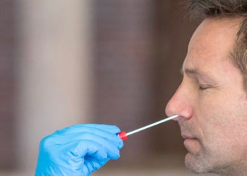 Covid-19, al via in Campania lo screening del personale scolastico