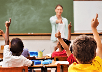 Riparte la scuola in Campania: oggi in classe i più piccoli