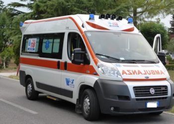 Napoli, protesta del personale 118: “La Regione ci decurta lo stipendio”