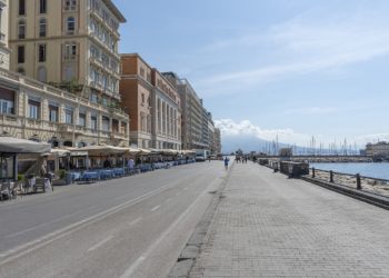 Rissa tra minori sul lungomare di Napoli: 16enne ferito a una mano