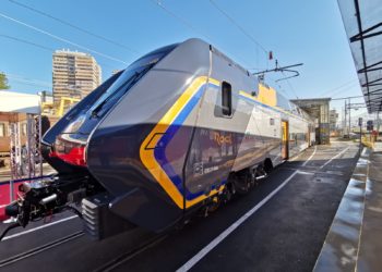 Campania, consegnati due treni per il potenziamento del trasporto pubblico