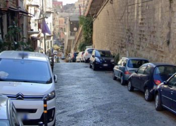 Napoli, nuova aggressione ai danni degli operatori del 118: “Spegnete le sirene o vi spariamo”