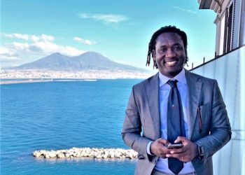Napoli, giudice onorario all’avvocato di colore: “Sei laureato?”