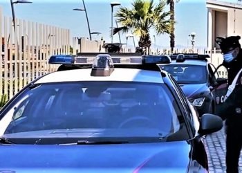 Picchia la moglie e aggredisce i carabinieri: 27enne arrestato a Parete