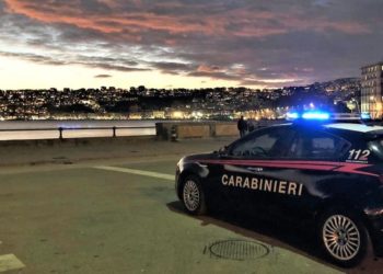 Napoli, rischio assembramenti: il sindaco limita l’accesso a strade e piazze