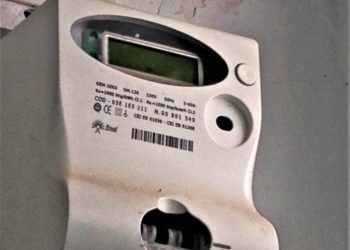 Stipulava contratti di fornitura elettrica a carico di defunti in Irpinia: denunciata truffatrice di Como