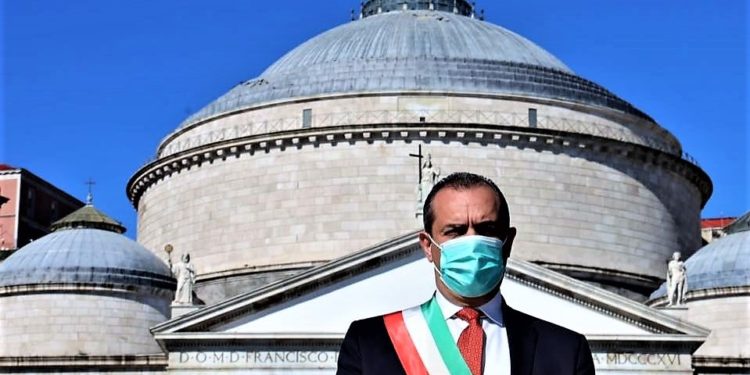 Il sindaco di Napoli Luigi de Magistris