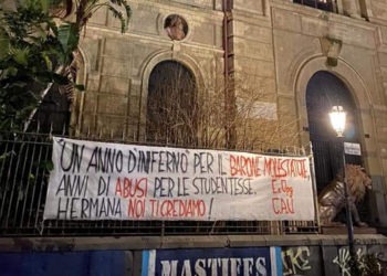 La reazione del collettivo “Non una di meno” dopo l’archiviazione delle accuse verso l’ex docente dell’Accademia di Belle arti di Napoli