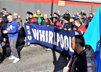 I lavoratori della Whirlpool di Napoli sono a Roma per chiedere l’intervento del nuovo Governo