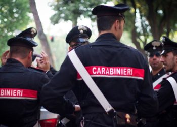 Firma in caserma e poi rapina una donna: arrestato 33enne di Scampia