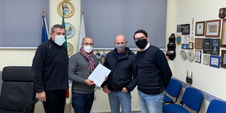 In foto le persone che hanno sottoscritto l'accordo