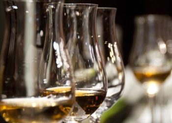 Napoli, festa in un panificio del centro storico: cinque sanzioni e locale chiuso per un giorno