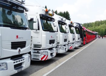 Napoli, operazione “Truck & Bus”: 472 mezzi controllati, 165 contravvenzioni e 5 patenti ritirate