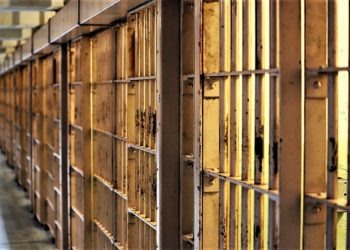 Covid-19, timore per un focolaio scoppiato nel carcere di Carinola: 17 agenti positivi