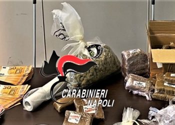 Napoli, nascondeva droga e soldi in casa: scoperto insospettabile pusher al Vomero