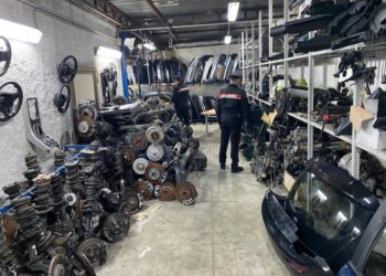 Sant’Anastasia, scoperti centinaia di pezzi di ricambio rubati in un capannone