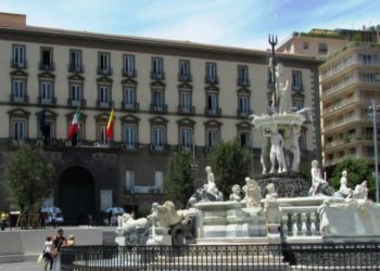 Napoli, rimossi un murales e un “altarino” abusivi a Piscinola e San Ferdinando