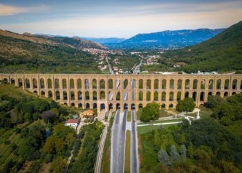 Esce con la bici elettrica e viene travolto da un’auto in corsa: 65enne muore nel Casertano