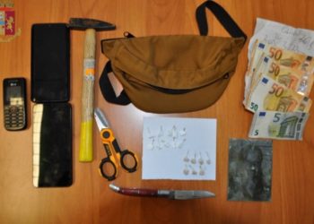 Cava de’ Tirreni, arrestati due uomini per spaccio di droga: usavano un carico di pesce come nascondiglio