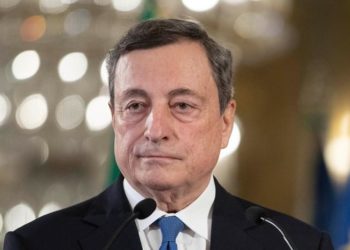 Draghi: “Vaccinazioni con AstraZeneca riprenderanno domani”