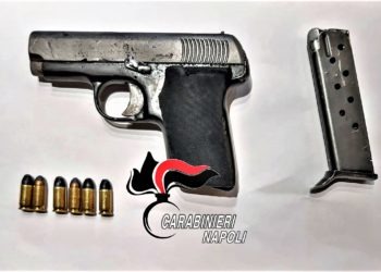 Abbandonano la pistola e fuggono: arrestati due minori a Somma Vesuviana