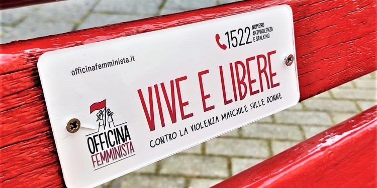 Un dettaglio della panchina (foto di Sara Dell'Aversano)