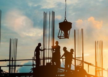 Sequestrato cantiere a Torre del Greco, gli operai rischiavano di essere folgorati: deferito l’amministratore della società