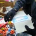 Napoli, sequestrati 140mila articoli contraffatti: denunciati i due responsabili (Video)