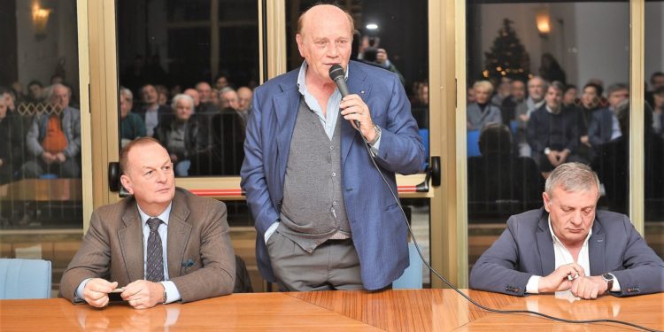 Al centro Costanzo Iaccarino, presidente di Federalberghi Penisola sorrentina