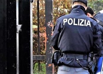 Napoli, aggredisce la madre davanti alla sorella: giovane arrestato per maltrattamenti