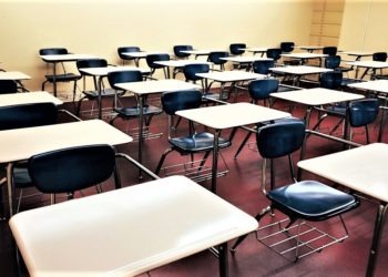 Il Tar della Campania respinge il ricorso dei genitori “no dad”: le scuole restano chiuse