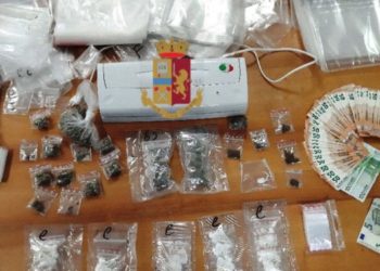 Spaccio di stupefacenti, in manette due uomini a Secondigliano e San Carlo all’Arena