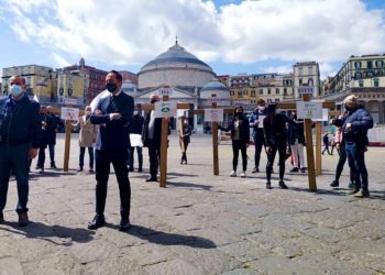 Napoli, commercianti e partite Iva in piazza: 50mila imprese a rischio chiusura