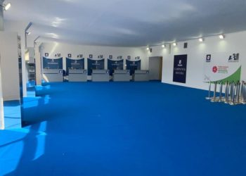 Vaccini, alla Mostra d’Oltremare di Napoli anche tre ore di attesa per immunizzare gli anziani