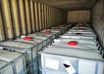 Sequestrate a Napoli 15 tonnellate di acido fluoridrico in partenza per la Tunisia