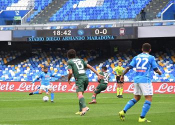 Napoli-Crotone 4-3, gli azzurri conquistano i tre punti ma si fanno male da soli