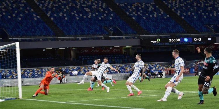 Il cross di Insigne da cui è scaturito il momentaneo vantaggio per il Napoli (foto sito ufficiale Ssc Napoli)