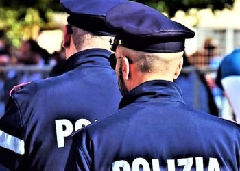 Napoli, rimossi una targa e un altarino dedicati a vittime di faide di camorra