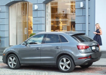 Rubavano auto a noleggio, sgominata organizzazione con base nel Napoletano: 10 persone in manette