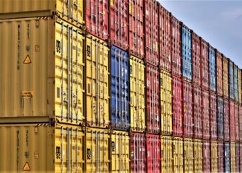 Sequestrate a Napoli 15 tonnellate di acido fluoridrico in partenza per la Tunisia