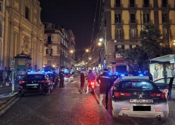 Napoli, controlli anticontagio a piazza Dante: disperso assembramento di oltre 200 persone e 25 sanzioni